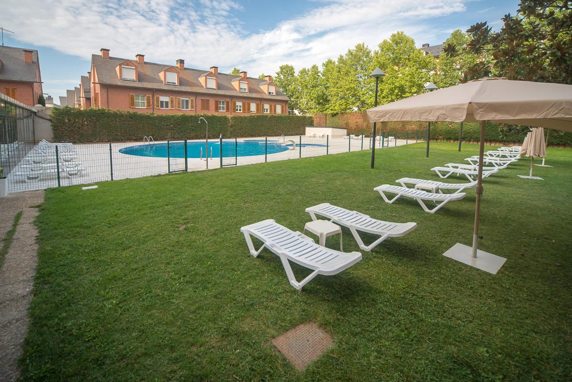 Oroel Hotel & Spa Jaca Exterior photo