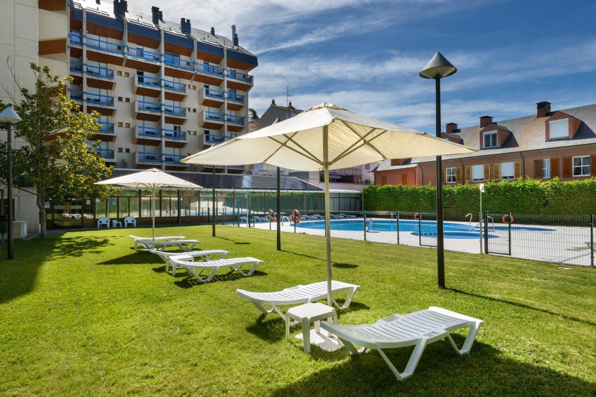 Oroel Hotel & Spa Jaca Exterior photo