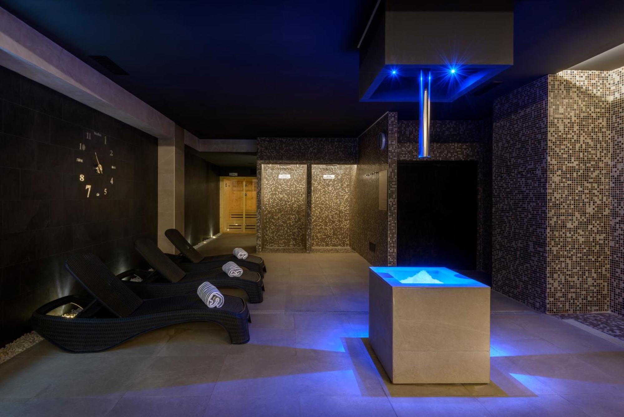 Oroel Hotel & Spa Jaca Exterior photo