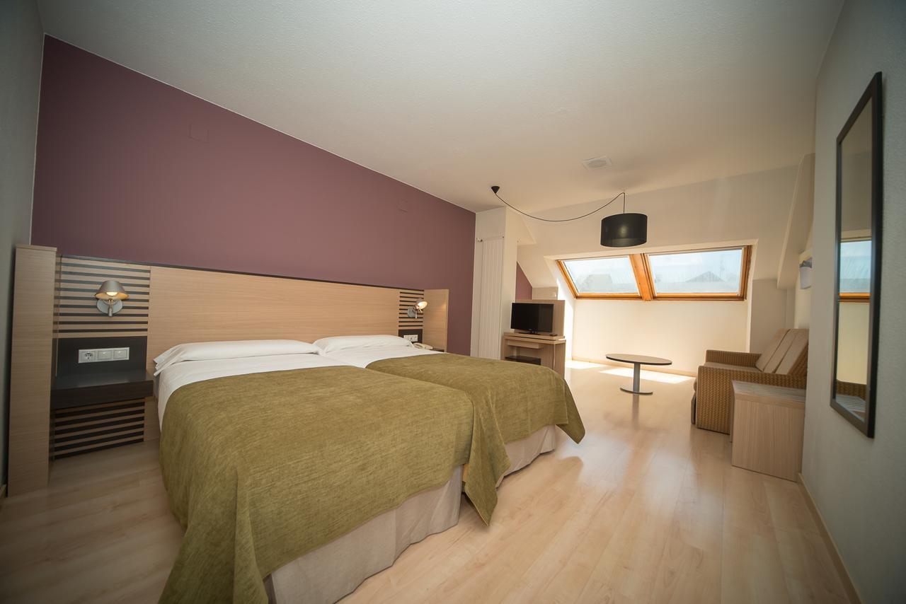 Oroel Hotel & Spa Jaca Exterior photo