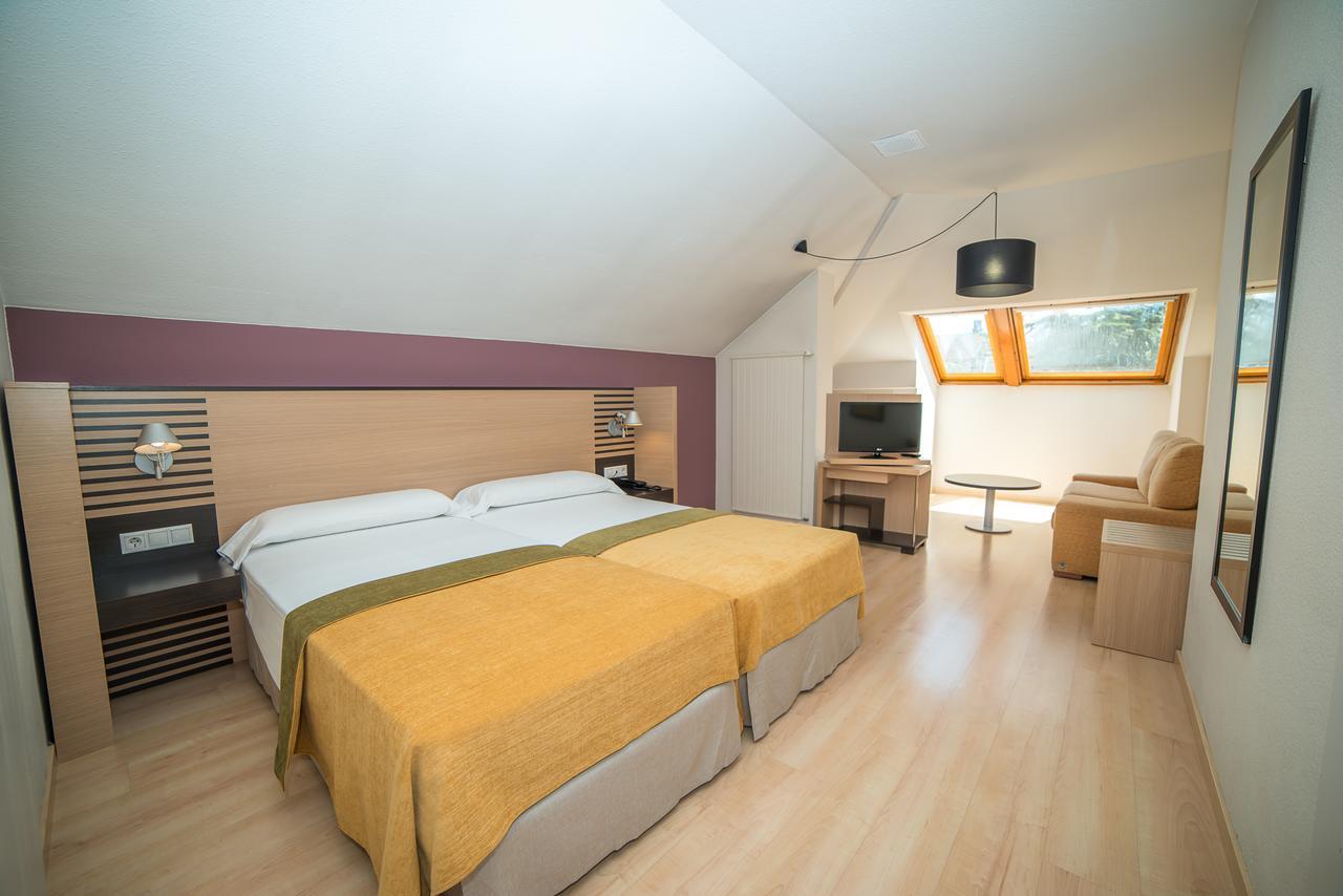 Oroel Hotel & Spa Jaca Exterior photo